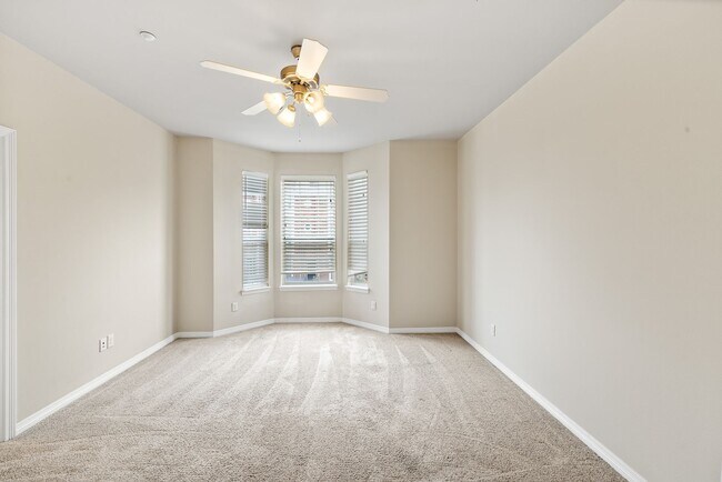 Building Photo - August 2026 Pre-Lease 4 bed Lakeridge - NO...