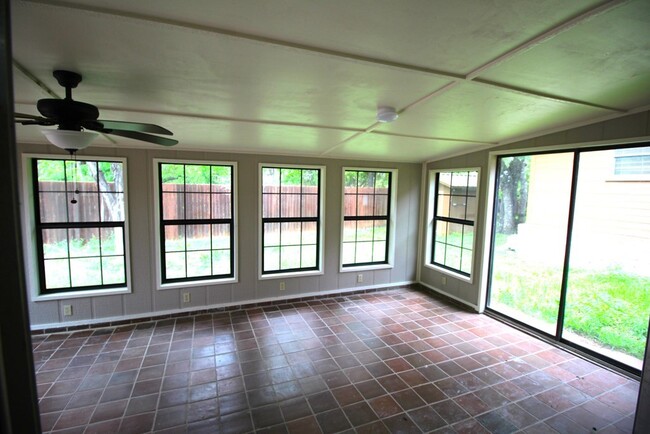 Building Photo - 210 Lange Ravine