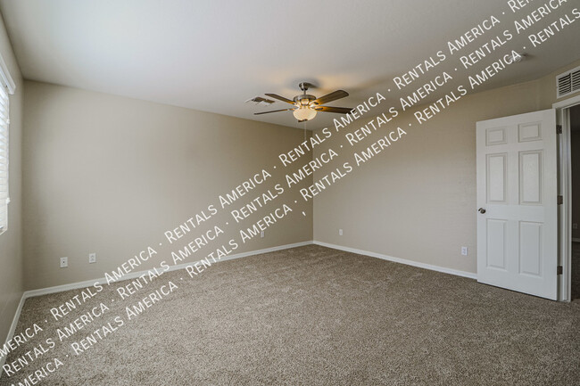 Building Photo - $500 off the 1st full month's rent with a ...