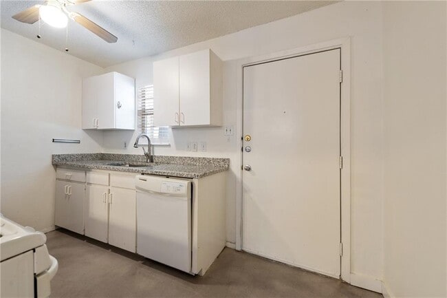 Building Photo - 5612 William Holland Ave