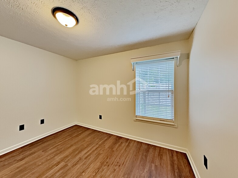 Building Photo - 126 Walton Village Dr