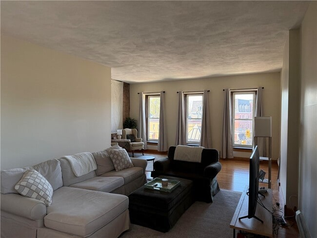 Building Photo - 287 Gregory St