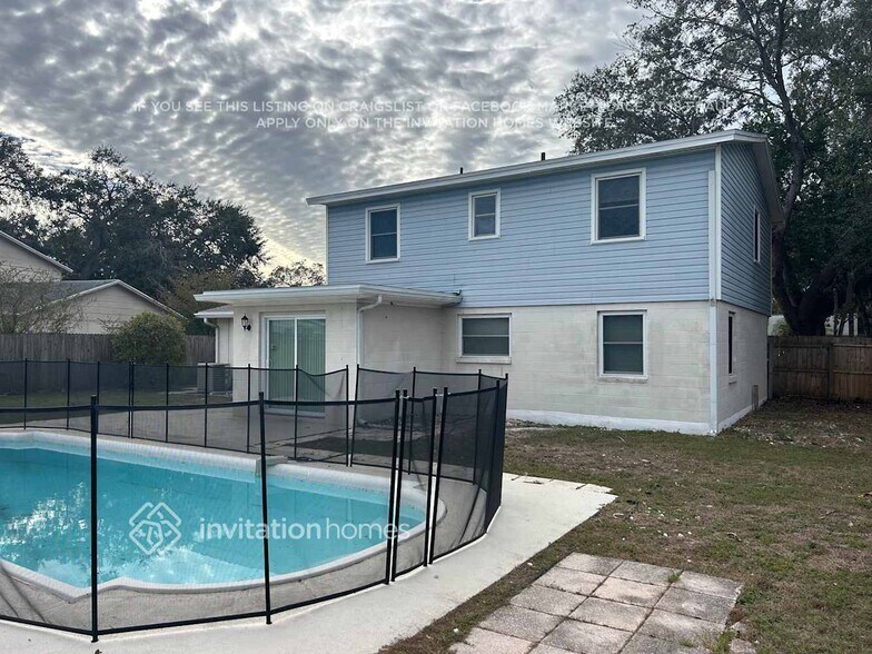 Building Photo - 1705 Village Ct