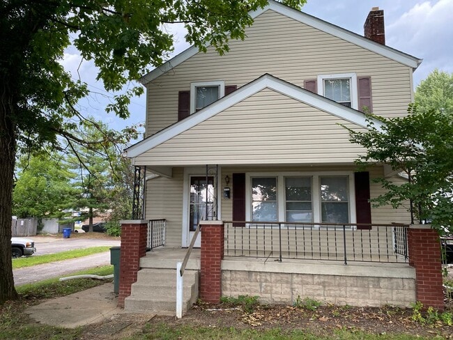 Building Photo - 3 Bedroom 1 Bathroom Single Family Home, North Clintonville