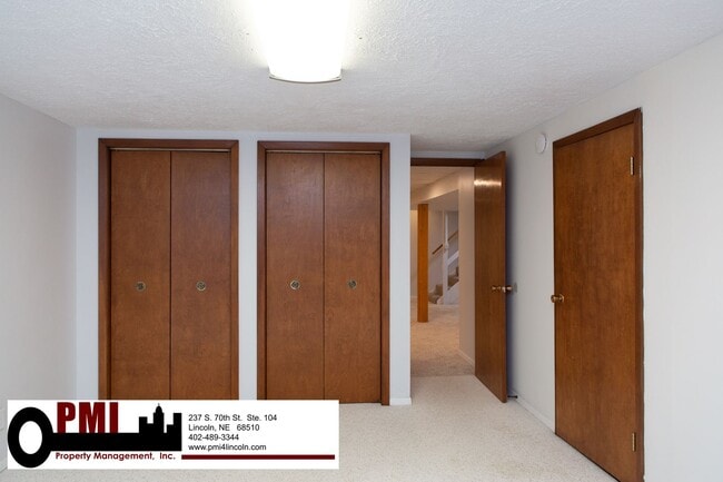 Building Photo - 8030 N Hazelwood Dr