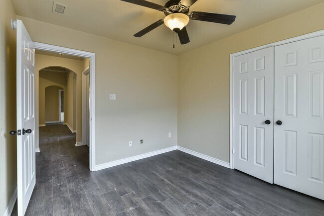 Building Photo - 6905 Deorsam Loop