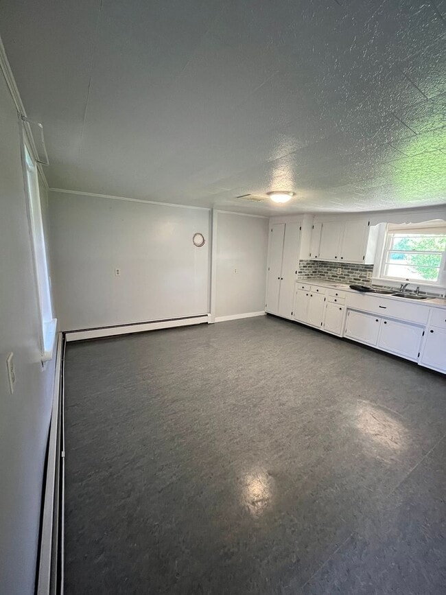 Building Photo - Spacious 3-Bedroom Farmhouse for Rent – Peaceful Country Living