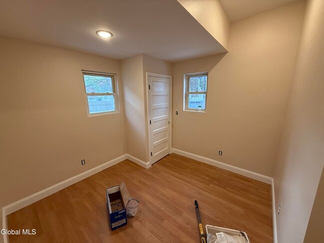 Building Photo - 253 6th Ave