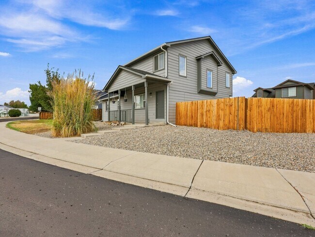 Building Photo - 566 Placer St