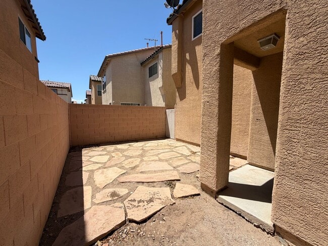 Building Photo - 4 Bedroom 2 Story Home