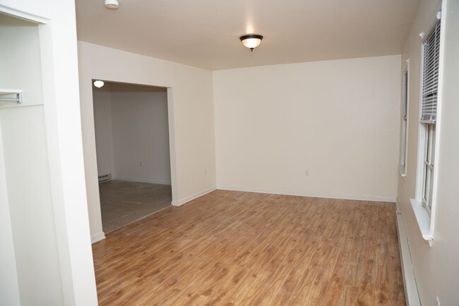 Building Photo - 53 E Summit St