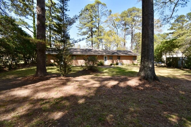 Building Photo - 3 Bedroom 2 Bath Home in Ruston