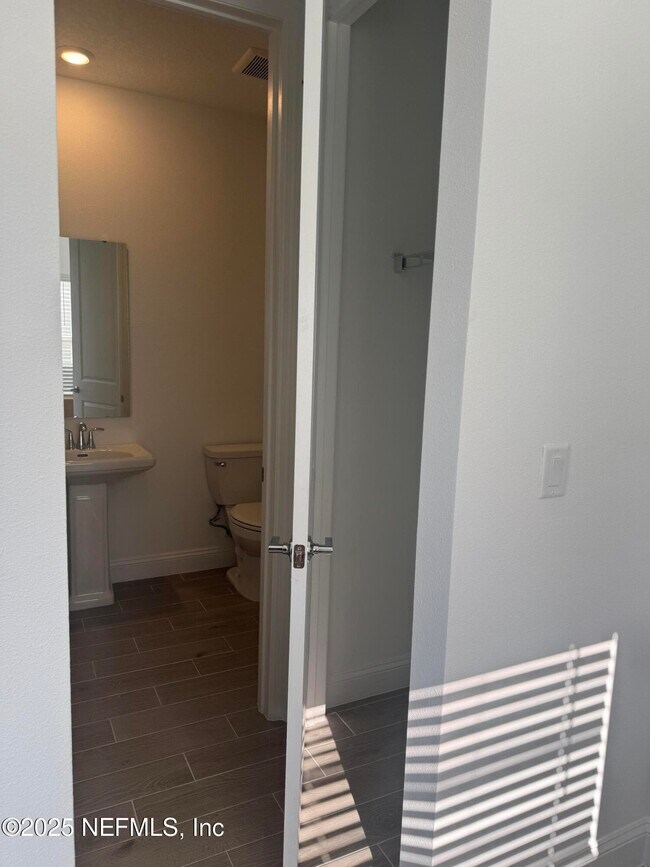 Building Photo - 113 Pentwater Rd