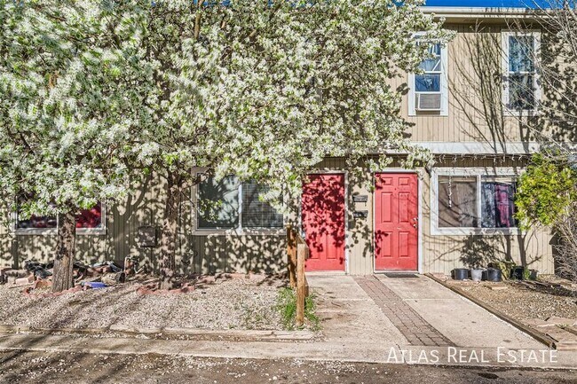 Building Photo - 904 Excalibur St