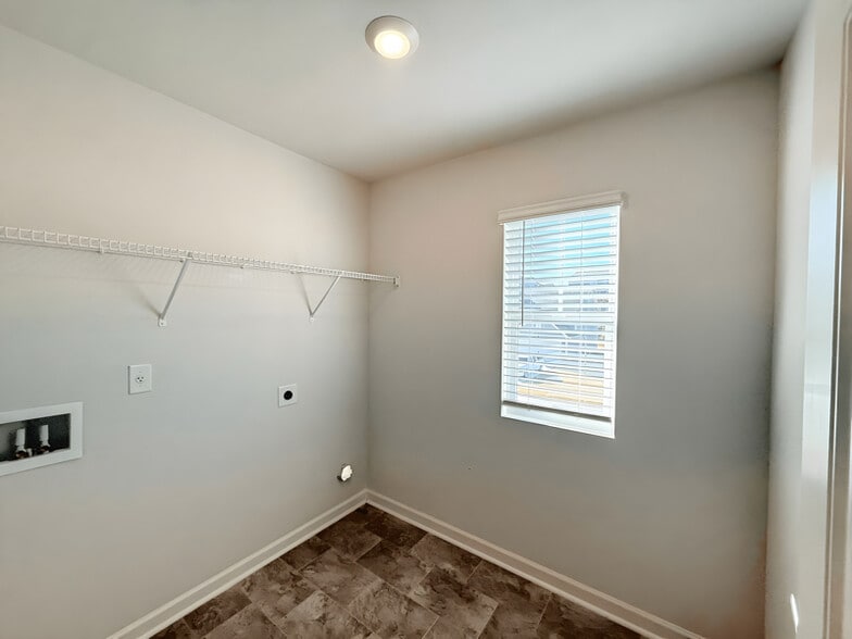 Building Photo - 622 Brookfield Dr