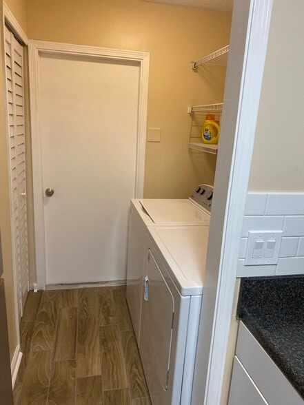 Laundry Room-Wash/Dryer - 5017 Knightsbridge Cir N