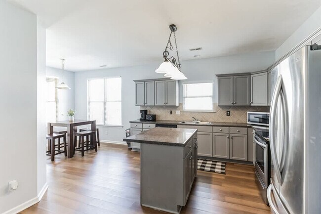 Building Photo - 15881 Elaine Ct