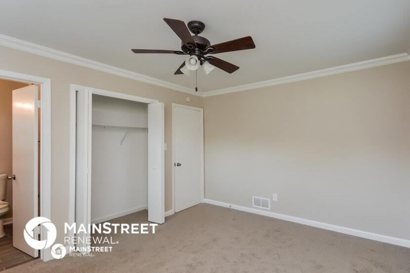 Building Photo - 3000 Lakeridge Dr SE