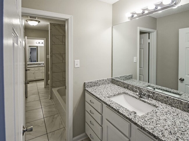 Building Photo - 4 bed, 2.5 bath home with great curb appeal near 385.