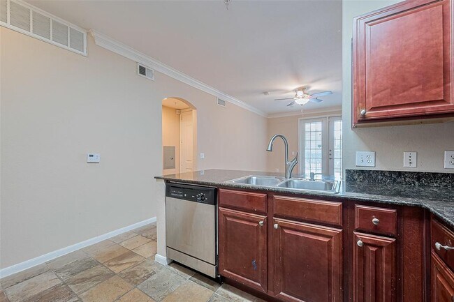 Building Photo - 7575 Kirby Dr