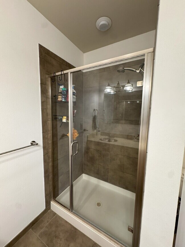 Building Photo - "Charming 2-Bed, 3-Bath Urban Retreat with 1,458 Sq Ft in Vibrant Denver!"