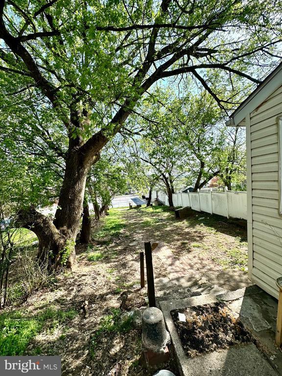 Building Photo - 614 Beech St