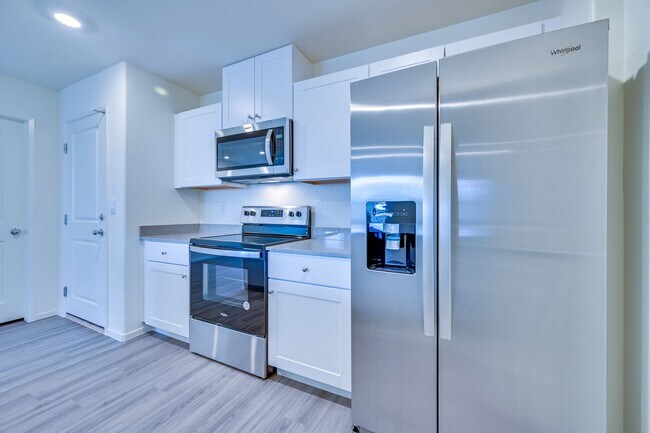 Building Photo - Brand New Townhouse!!! All Appliances incl...