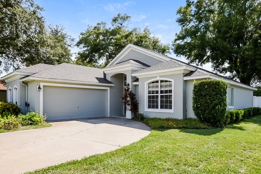 Building Photo - 3600 Meadow Green Dr