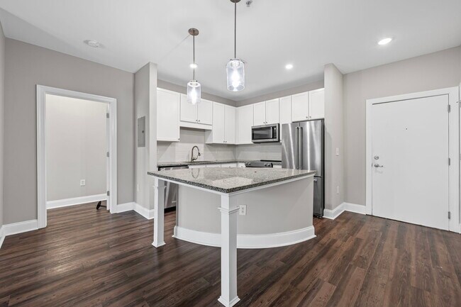 Building Photo - 840 United Ave SE