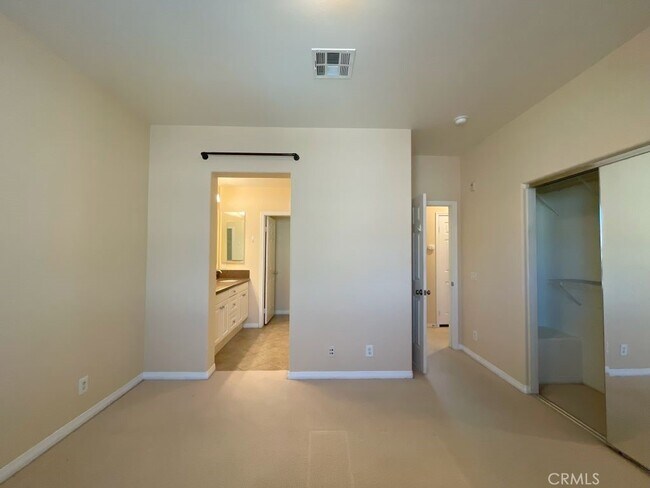 Building Photo - 306 District Ct