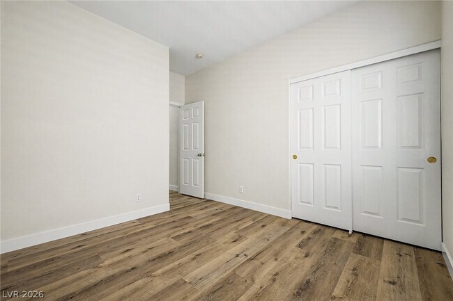Building Photo - 571 Kavanagh Pl