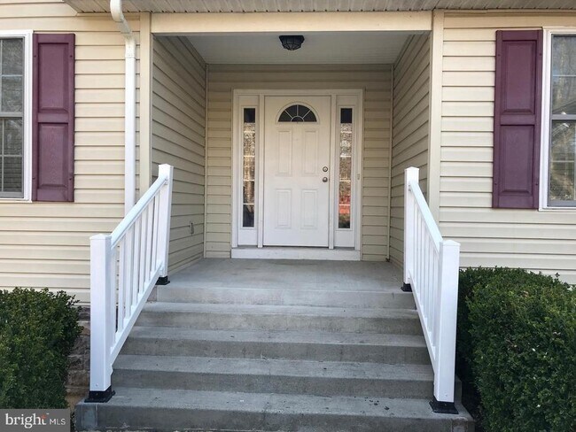 Building Photo - 711 Yorktown Blvd