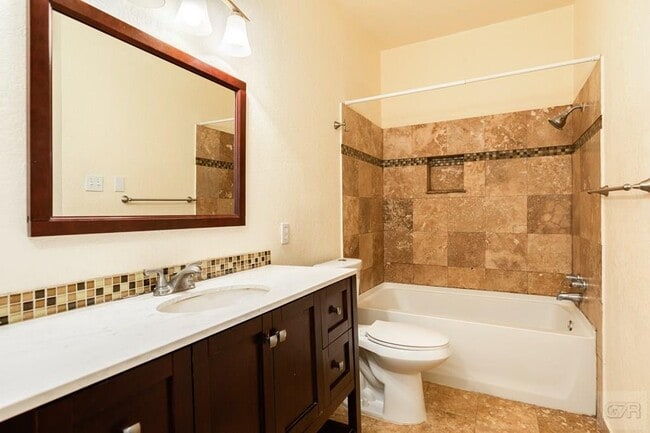 Building Photo - 921 Marine Dr