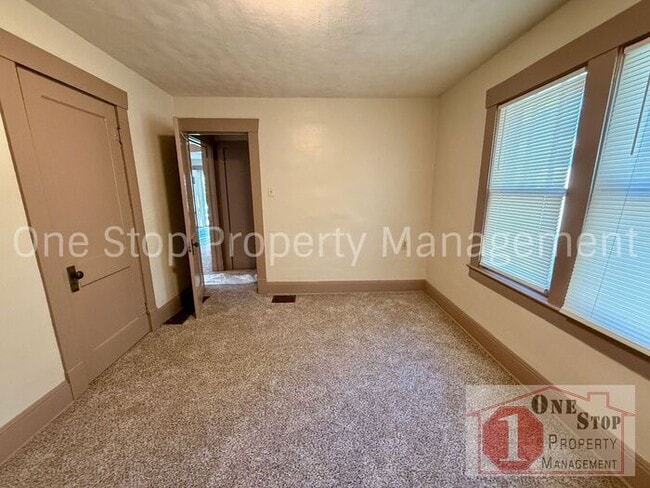 Building Photo - 3-Bedroom, 1.75-Bathroom home in Independence