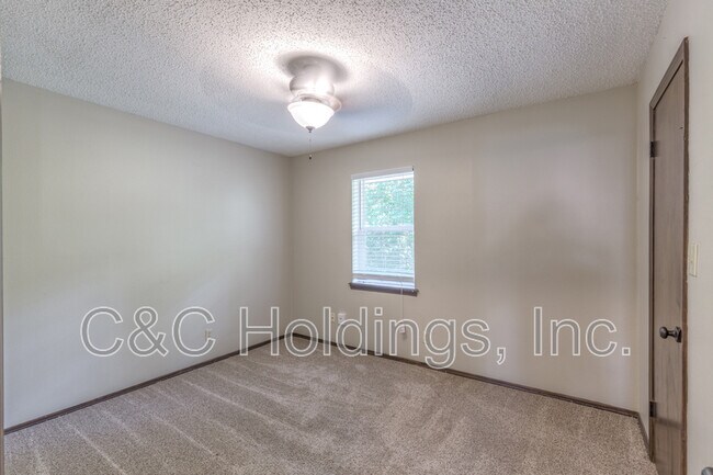 Building Photo - 644 B Earthside Drive