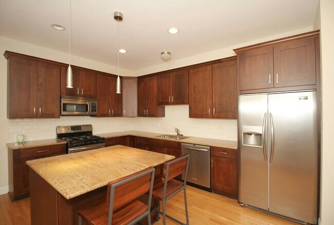 Building Photo - 1401 W Altgeld St