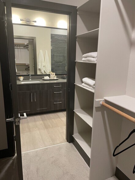 Building Photo - 2600 Wewatta Way