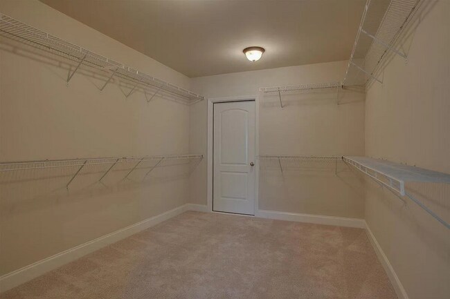 Building Photo - 2531 Tapestry St