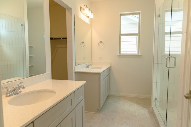 Building Photo - 388 Glocken Ln