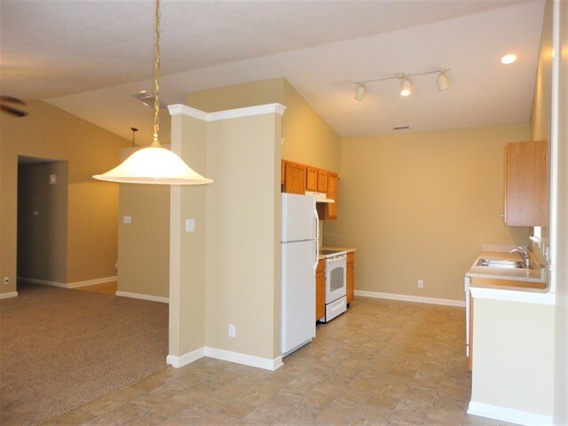 Building Photo - 1740 Brookview Dr