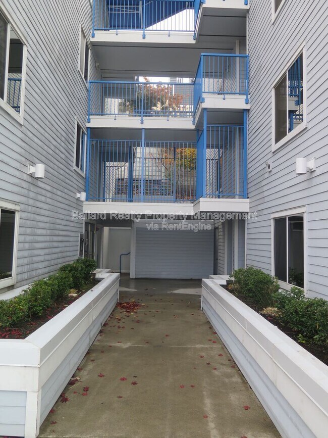 Building Photo - 2244 13th Ave W