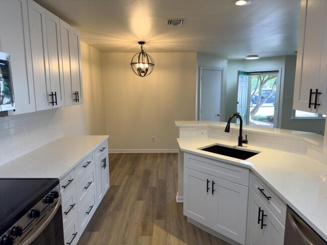 Building Photo - 7276- Sauerkraut Ln