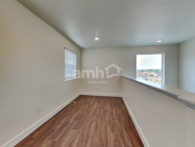 Building Photo - 3985 Ryedale Wy