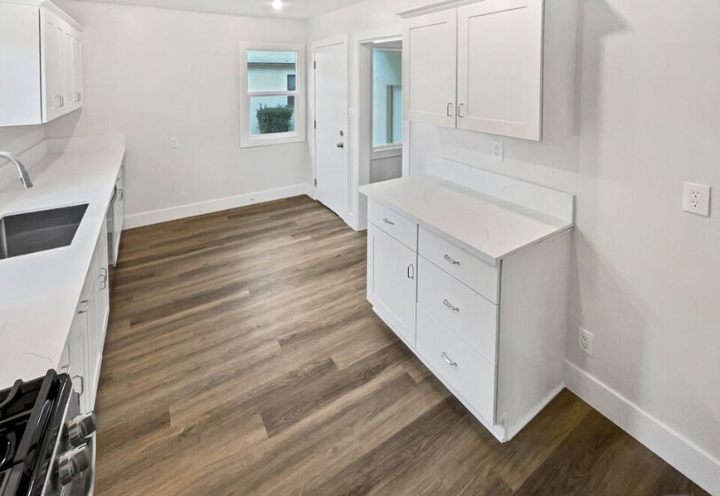 Building Photo - 704 Mountain Ave