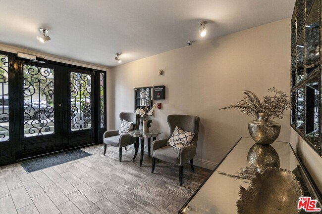 Building Photo - 11952 Montana Ave