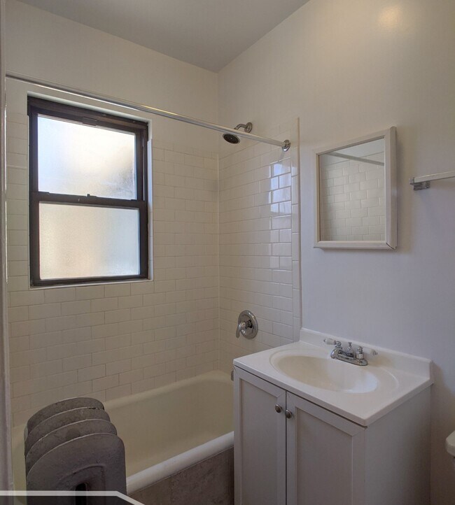 Building Photo - 2649 N Spaulding Ave