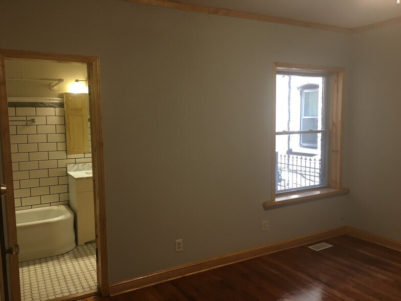 Building Photo - 7619 S Phillips Ave
