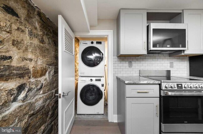 Building Photo - 33 Letitia St