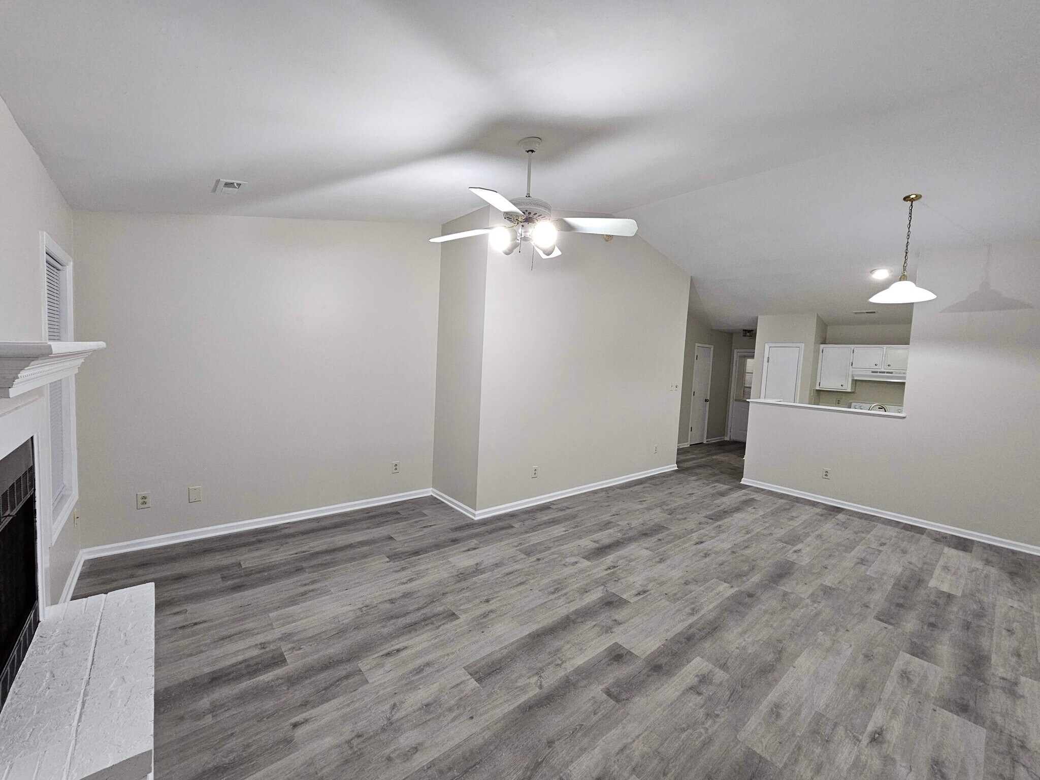 Building Photo - 102 Village Ct