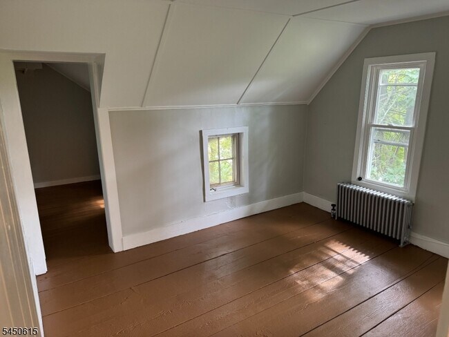 Building Photo - 35 N Hillside Ave